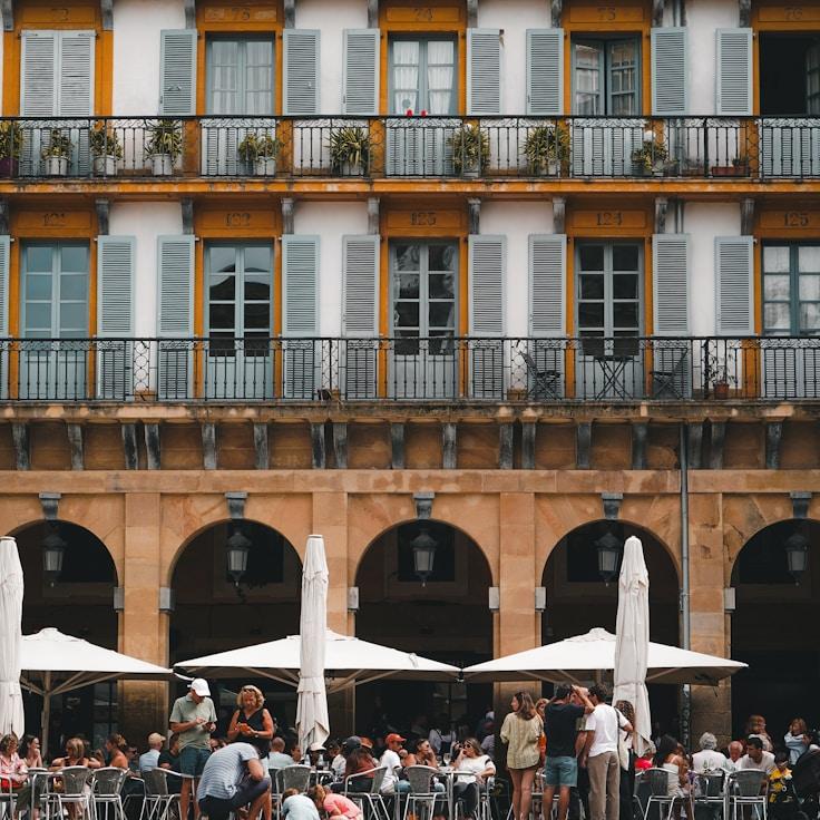 Outdoor terrace seating suitable for families in Paris